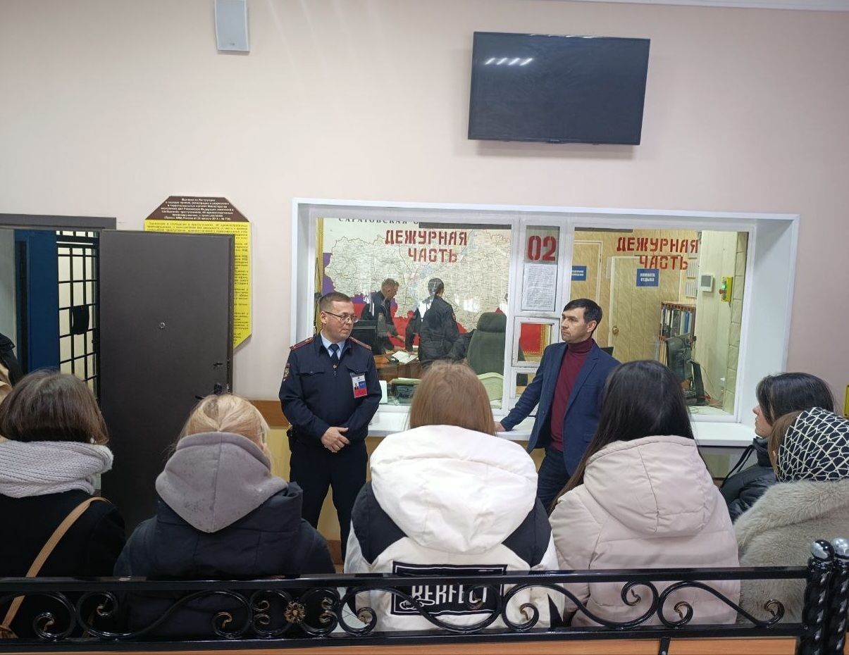 Полицейские Новоузенска присоединились к всероссийской акции #СтуденческийДесант Полицейские Новоузенска присоединились к всероссийской акции #СтуденческийДесант