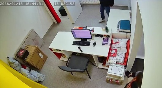 В Саратове школьника подозревают в краже телефона из пункта выдачи заказов