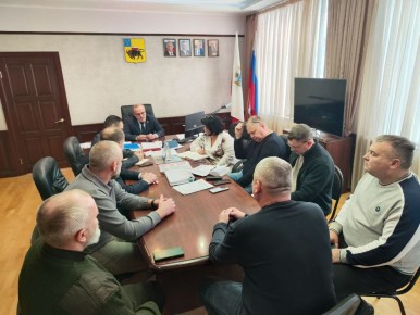 По поручению главы Энгельсского муниципального района Максима Леонова председатель комитета ЖКХ, ТЭК, транспорта и связи Виталий Карпов провел штаб с руководителями ресурсоснабжающих организаций, обеспечивающих...