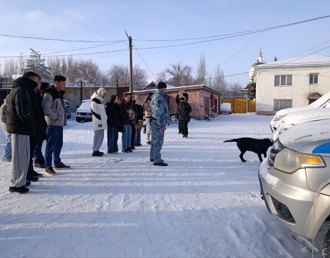 Полицейские Новоузенска присоединились к всероссийской акции #СтуденческийДесант Полицейские Новоузенска присоединились к всероссийской акции #СтуденческийДесант