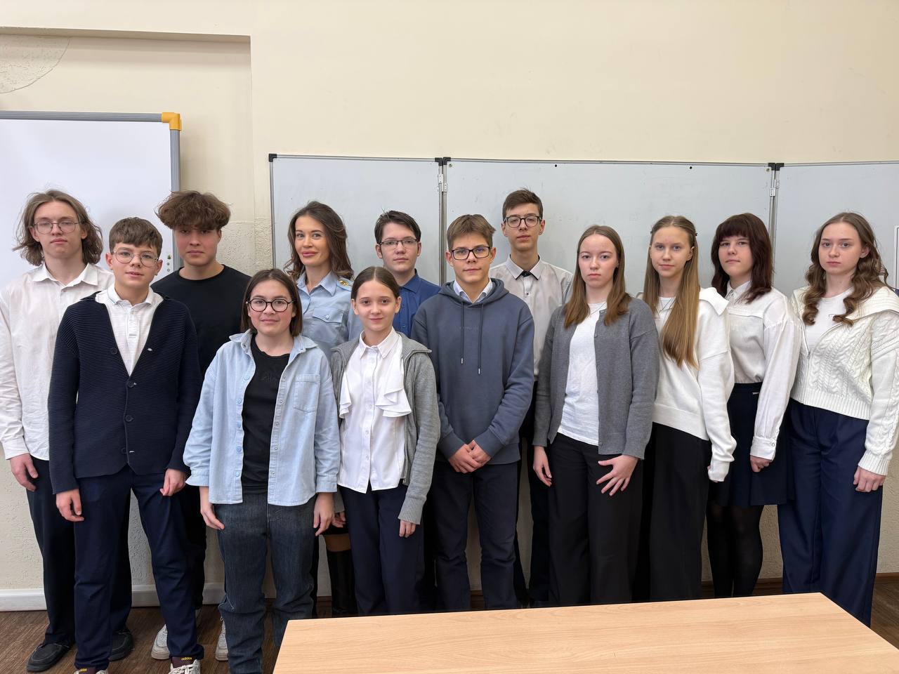 Сотрудники Госавтоинспекции рассказали учащимся о работе полиции