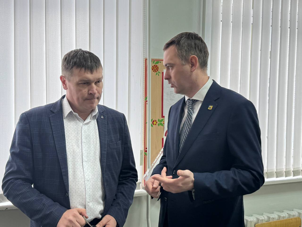 В ходе объезда муниципальных образований посетил несколько сельских школ В ходе объезда муниципальных образований посетил несколько сельских школ