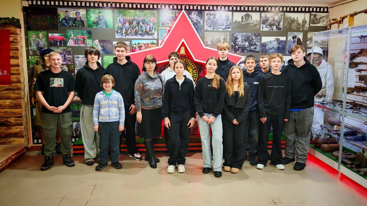 Школьникам провели экскурсию по истории в музее «Боевой славы» Школьникам провели экскурсию по истории в музее «Боевой славы»