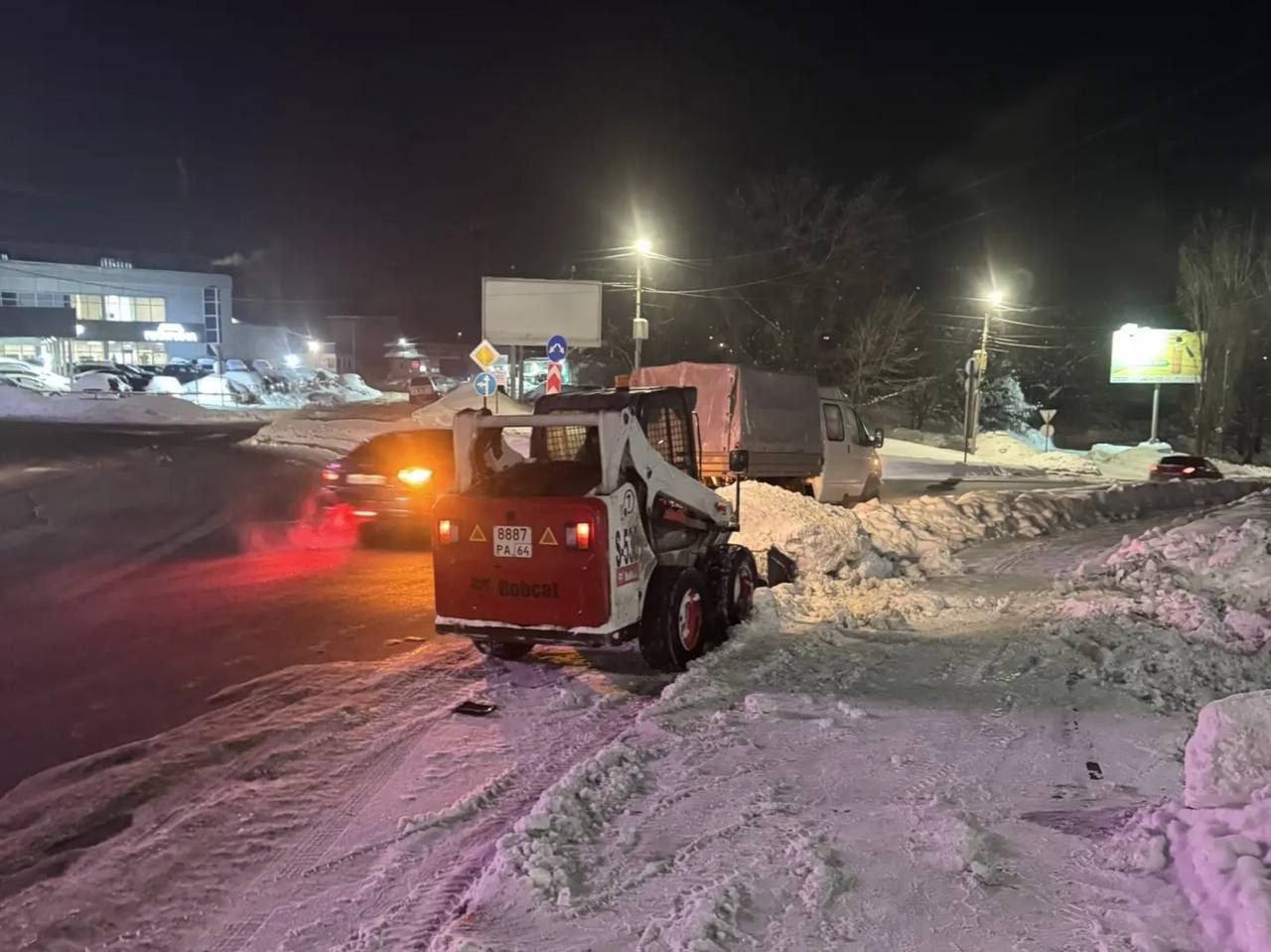 В городе продолжаются плановые работы по уборке снега и наледи В городе продолжаются плановые работы по уборке снега и наледи
