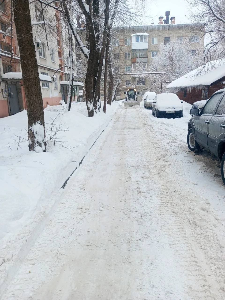 По поручению главы города Михаила Исаева должностные лица администраций районов выполняют осмотр дворовых территорий По поручению главы города Михаила Исаева должностные лица администраций районов выполняют осмотр дворовых территорий