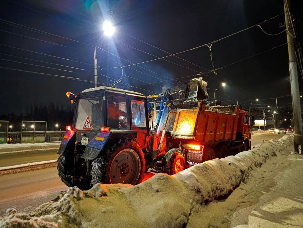 В городе продолжаются плановые работы по уборке снега и наледи В городе продолжаются плановые работы по уборке снега и наледи