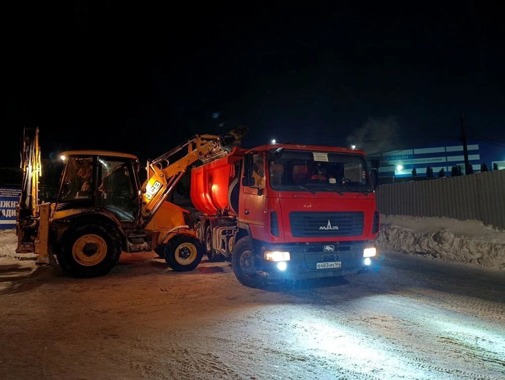 В городе продолжаются плановые работы по уборке снега и наледи В городе продолжаются плановые работы по уборке снега и наледи