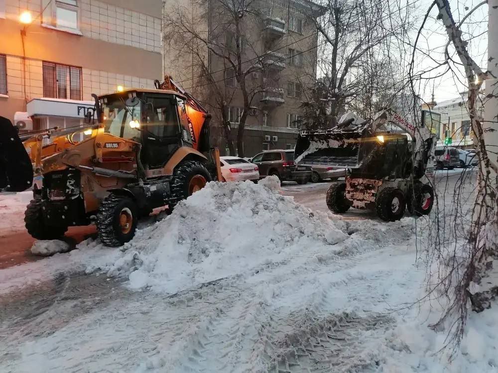 В городе продолжаются плановые работы по уборке снега и наледи В городе продолжаются плановые работы по уборке снега и наледи