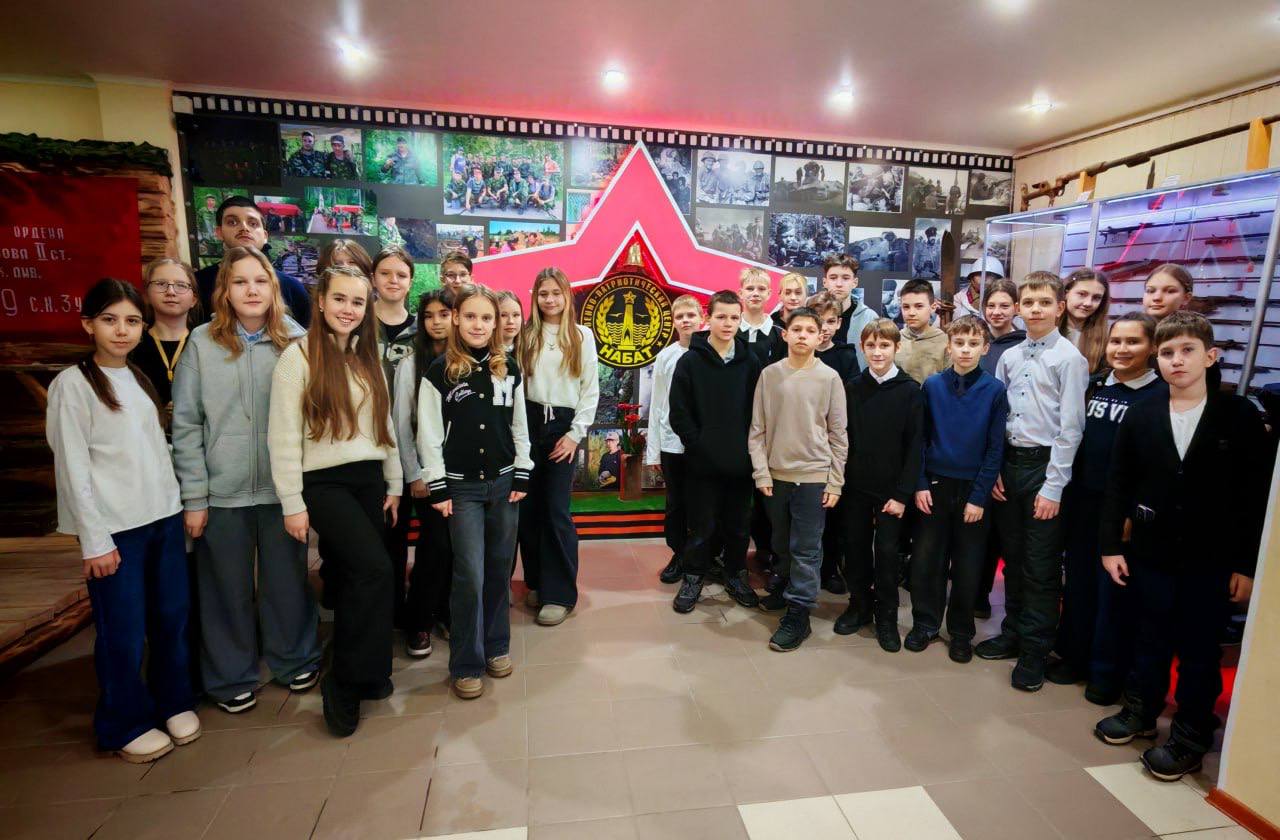 Школьникам провели экскурсию по истории в музее «Боевой славы» Школьникам провели экскурсию по истории в музее «Боевой славы»