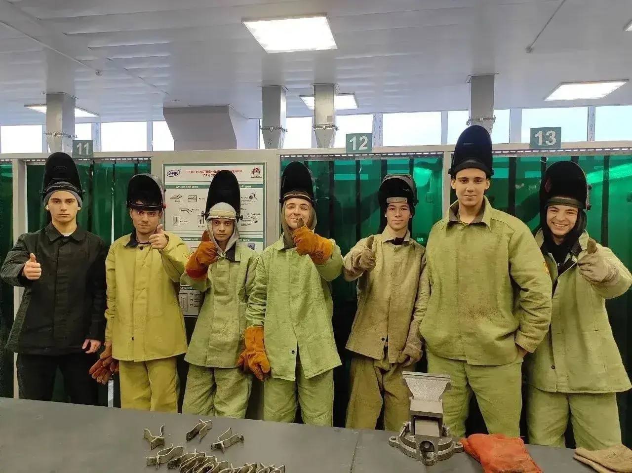 Дорогие студенты! Поздравляю вас с праздником молодости, энергии, вдохновения – Днем российского студенчества! Дорогие студенты! Поздравляю вас с праздником молодости, энергии, вдохновения – Днем российского студенчества!