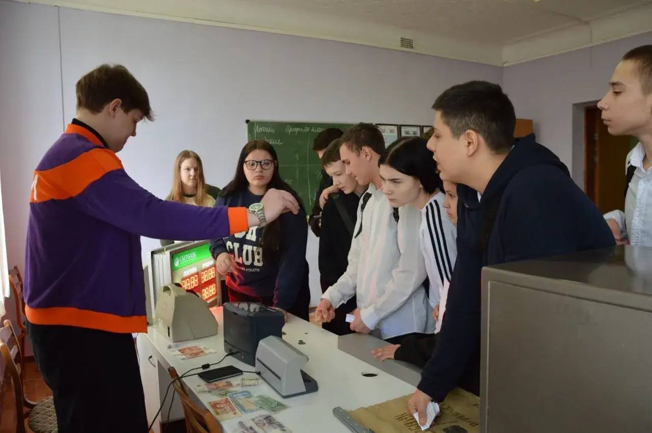 Дорогие студенты! Поздравляю вас с праздником молодости, энергии, вдохновения – Днем российского студенчества! Дорогие студенты! Поздравляю вас с праздником молодости, энергии, вдохновения – Днем российского студенчества!