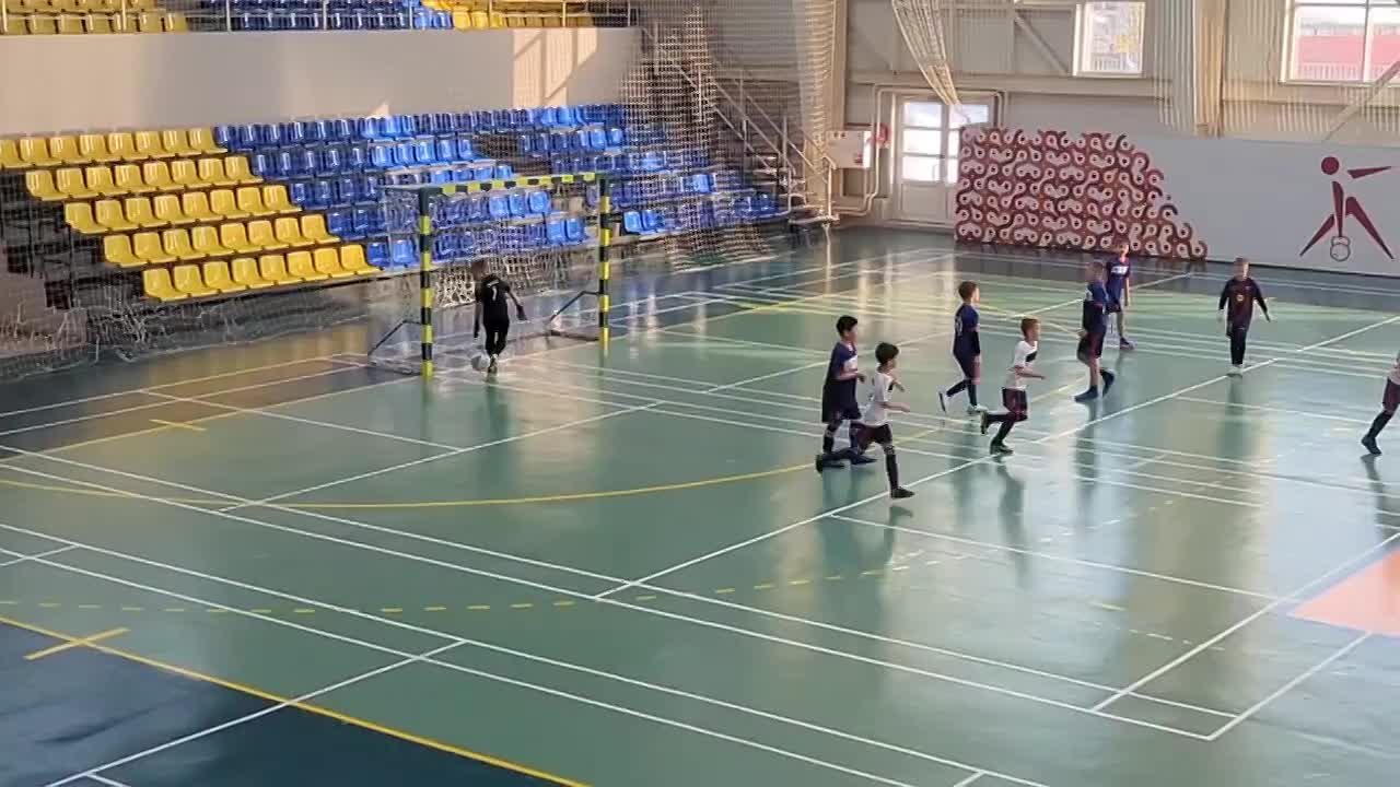 В эти минуты в УСК «Форум» проходит Первенство муниципального образования города Балаково по футболу среди команд юношей и девушек