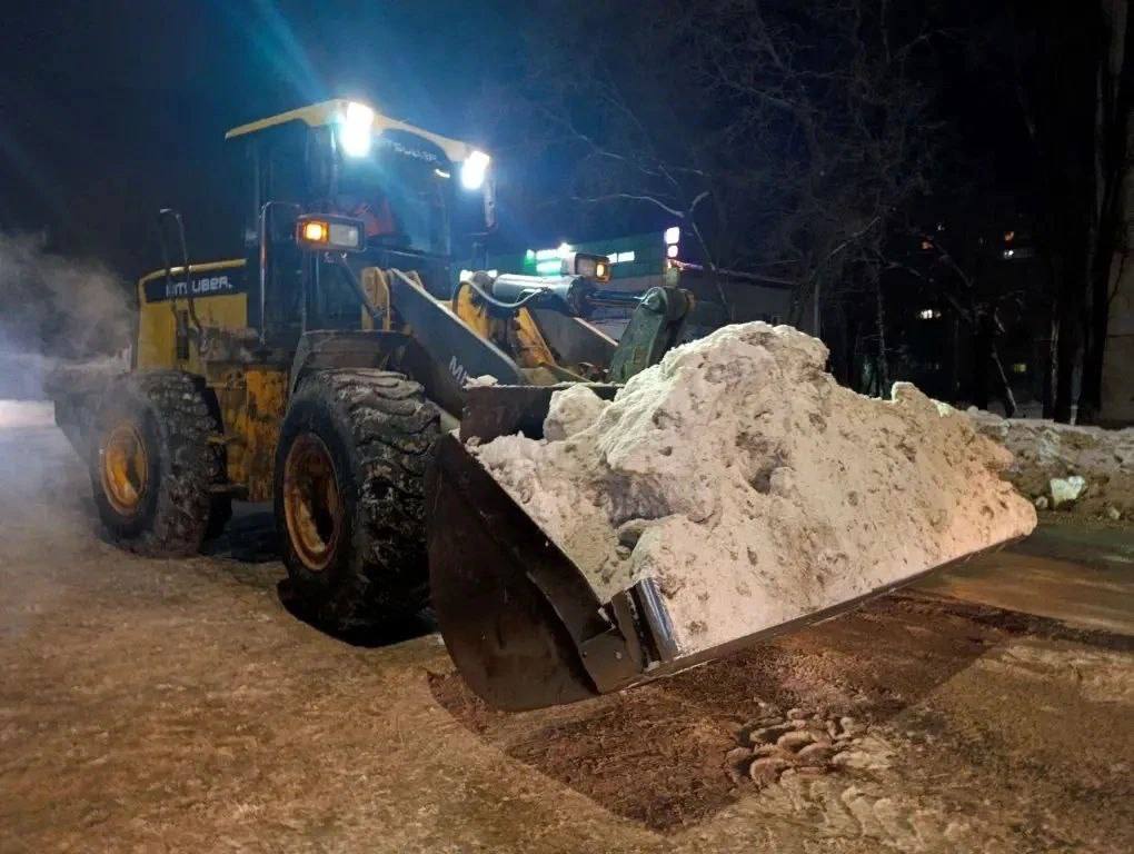В городе продолжаются плановые работы по уборке снега и наледи В городе продолжаются плановые работы по уборке снега и наледи