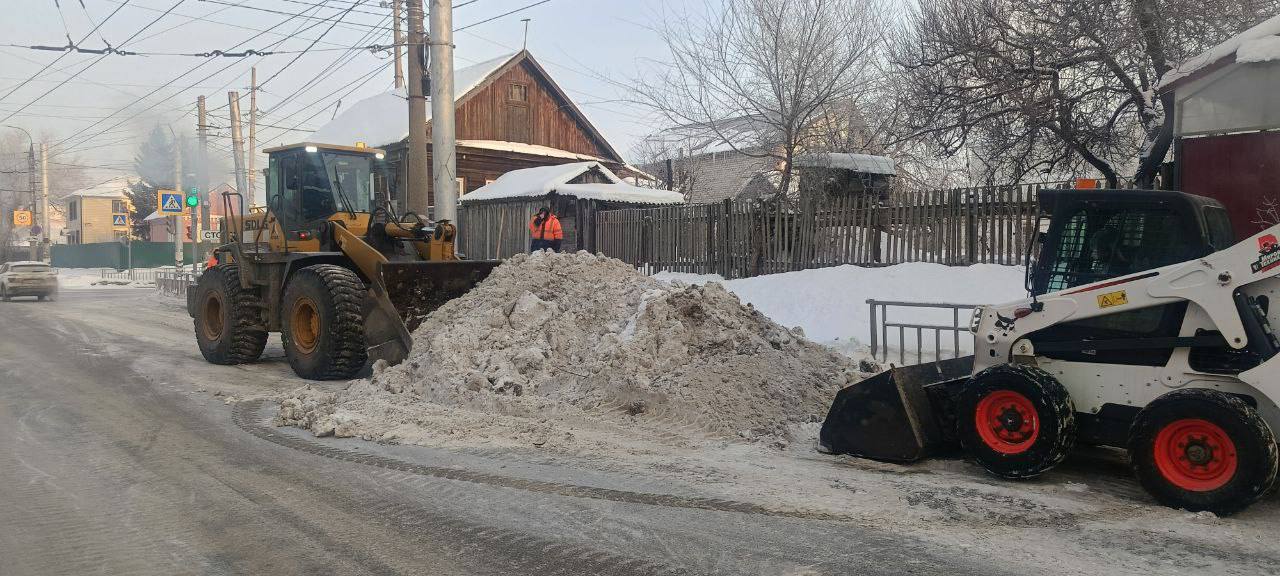 Очистка снега в городе Балаково ведётся в ежедневном режиме Очистка снега в городе Балаково ведётся в ежедневном режиме