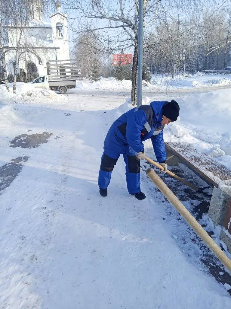 Мероприятия по очистке общественных территорий города продолжаются Мероприятия по очистке общественных территорий города продолжаются