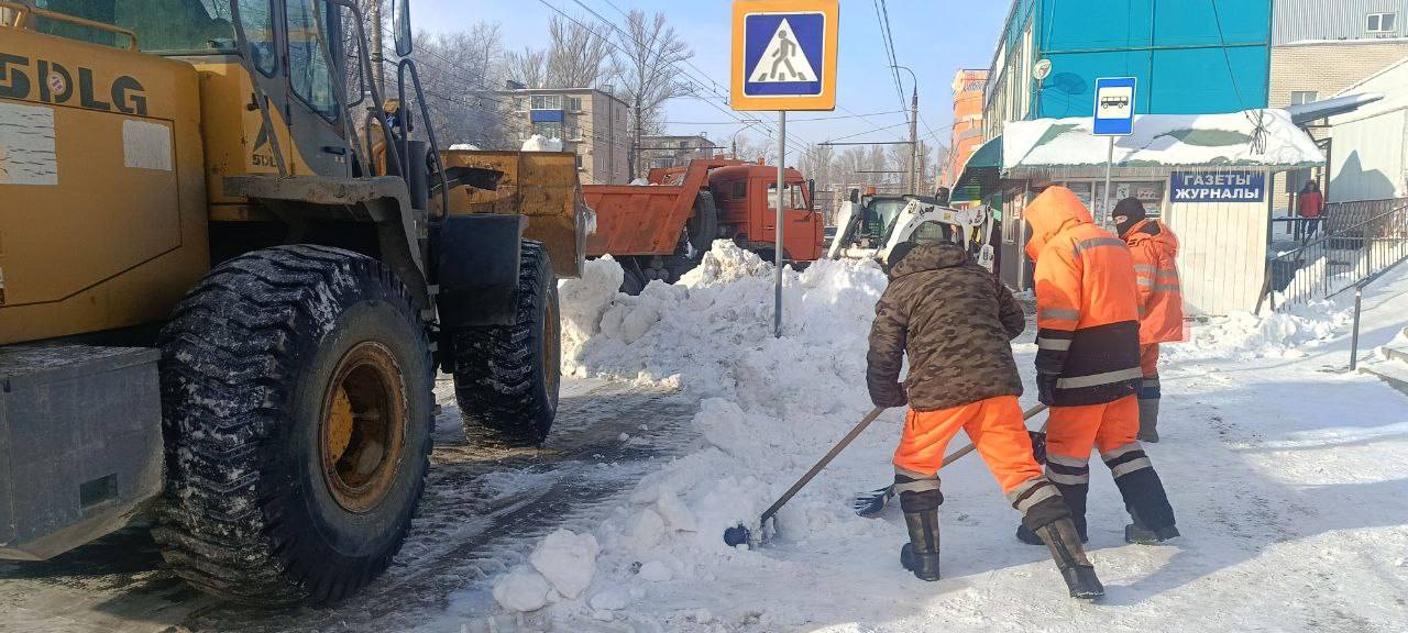 Очистка снега в городе Балаково ведётся в ежедневном режиме Очистка снега в городе Балаково ведётся в ежедневном режиме