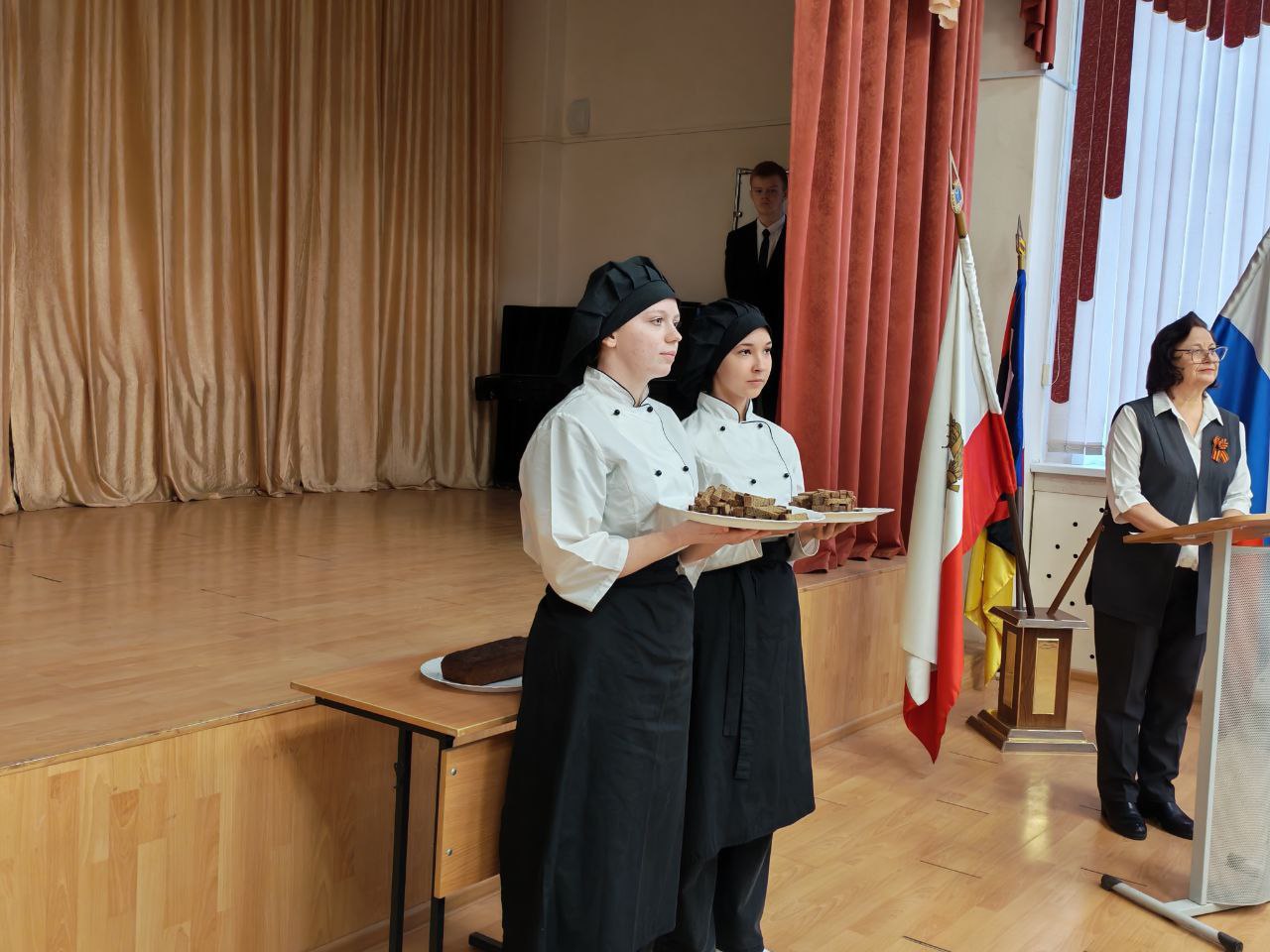 В Энгельсском политехническом колледже выпекли блокадный хлеб В Энгельсском политехническом колледже выпекли блокадный хлеб