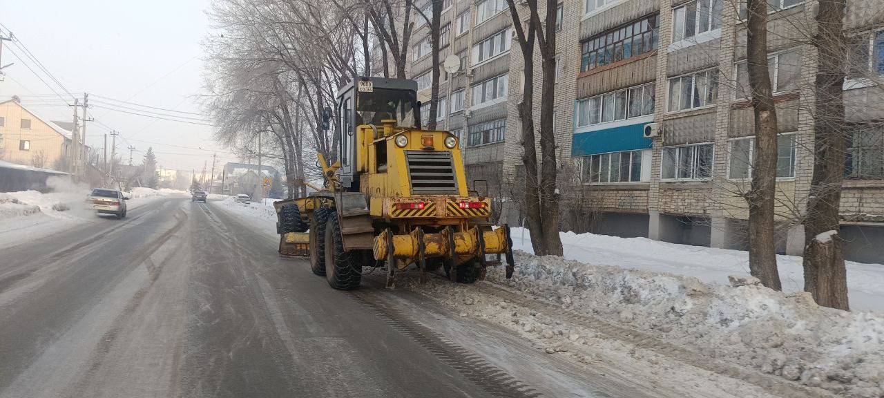 Очистка снега в городе Балаково ведётся в ежедневном режиме Очистка снега в городе Балаково ведётся в ежедневном режиме