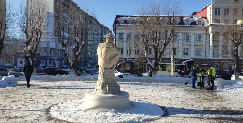 Мероприятия по очистке общественных территорий города продолжаются Мероприятия по очистке общественных территорий города продолжаются