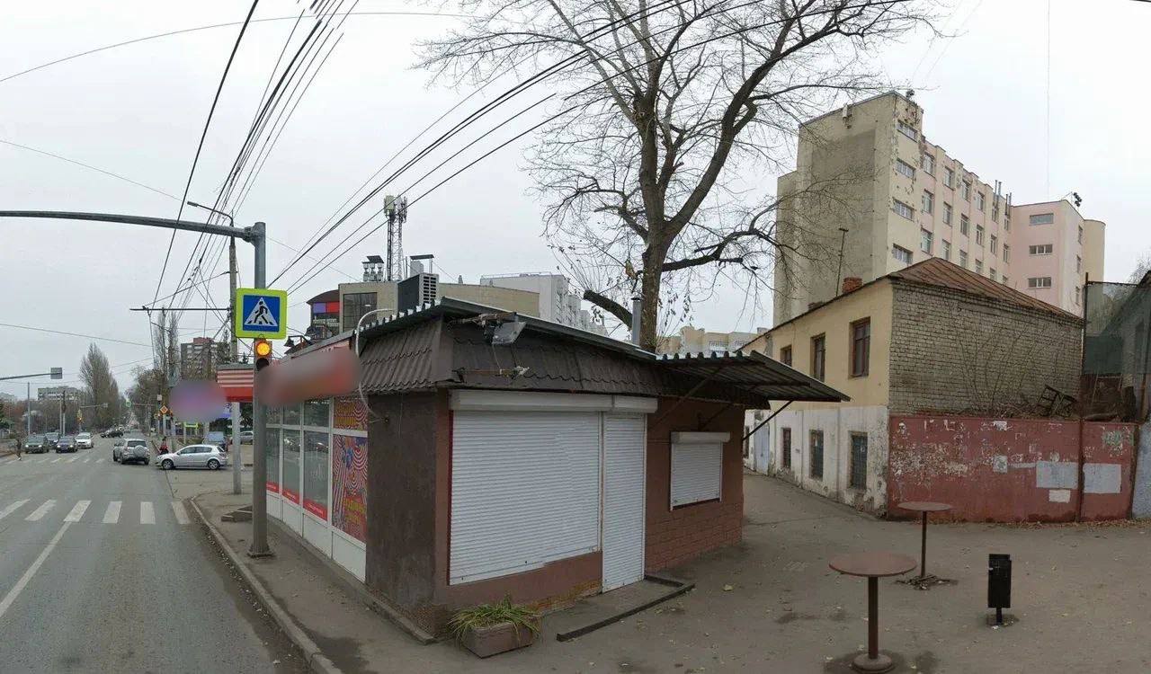 По поручению главы города Михаила Исаева продолжается работа по сносу незаконных конструкций, которые портят архитектурный облик города или стоят на инженерных коммуникациях