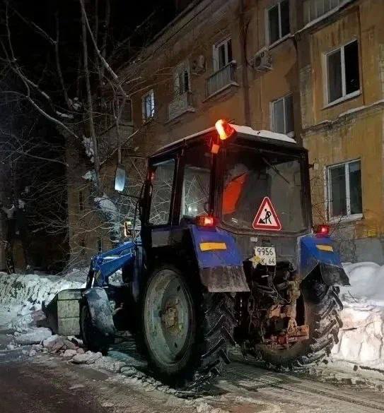 В городе продолжаются плановые работы по уборке снега и наледи В городе продолжаются плановые работы по уборке снега и наледи