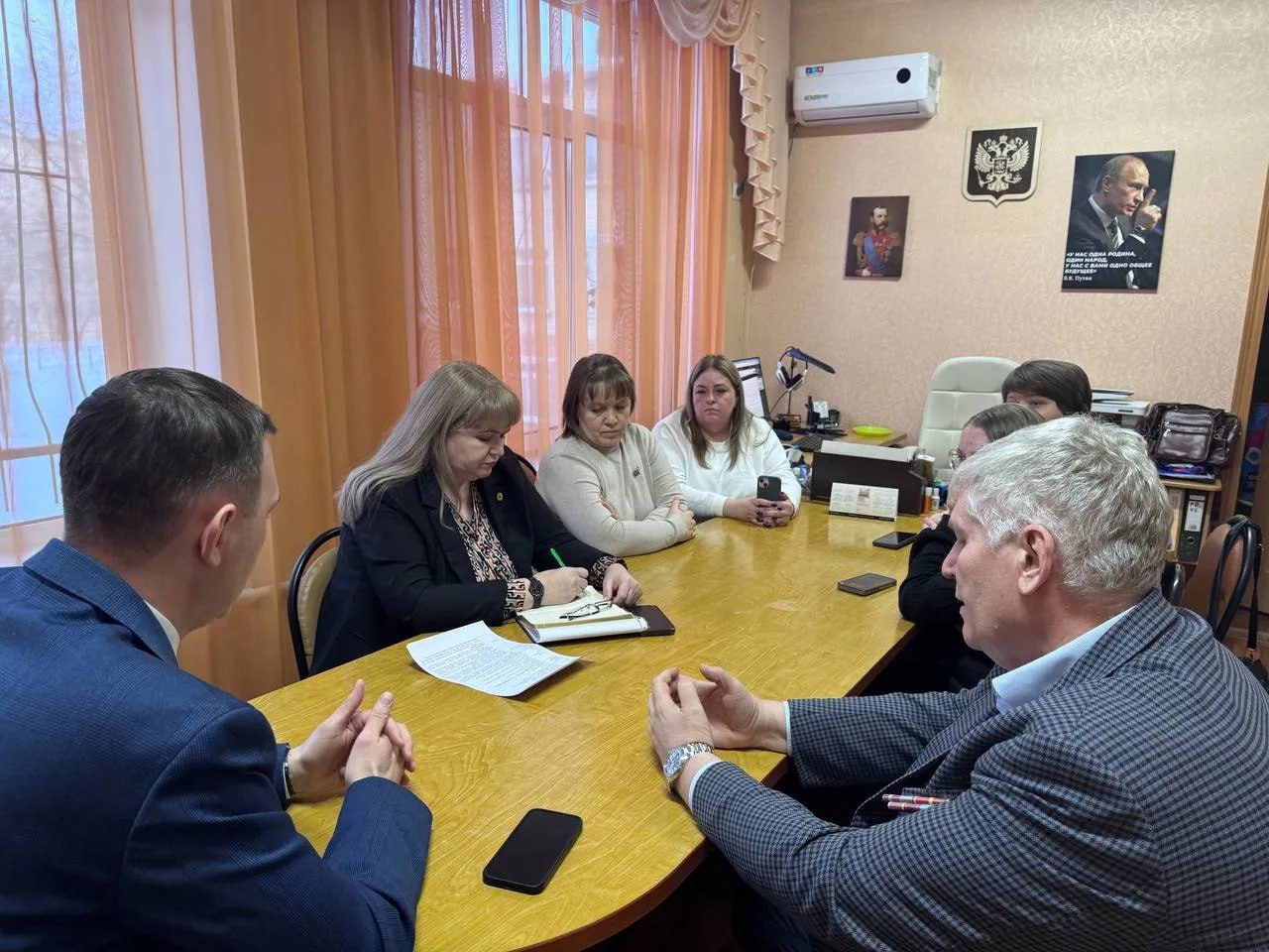 Встретился с представителями родительского актива школы №5 имени В.Д.Хомяковой, вместе осмотрели состояние образовательного учреждения Встретился с представителями родительского актива школы №5 имени В.Д.Хомяковой, вместе осмотрели состояние образовательного учреждения