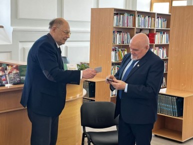 Легендарный мастер саратовской глиняной игрушки написал книгу воспоминий о Донбассе