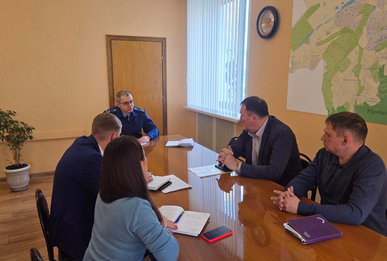 Прокурор Ленинского района Саратова Константин Байкулов провел рабочее совещание с руководством Саратовского филиала АО "Ситиматик" и субподрядной организации ООО "Экотехника", представителями районной администрации и...