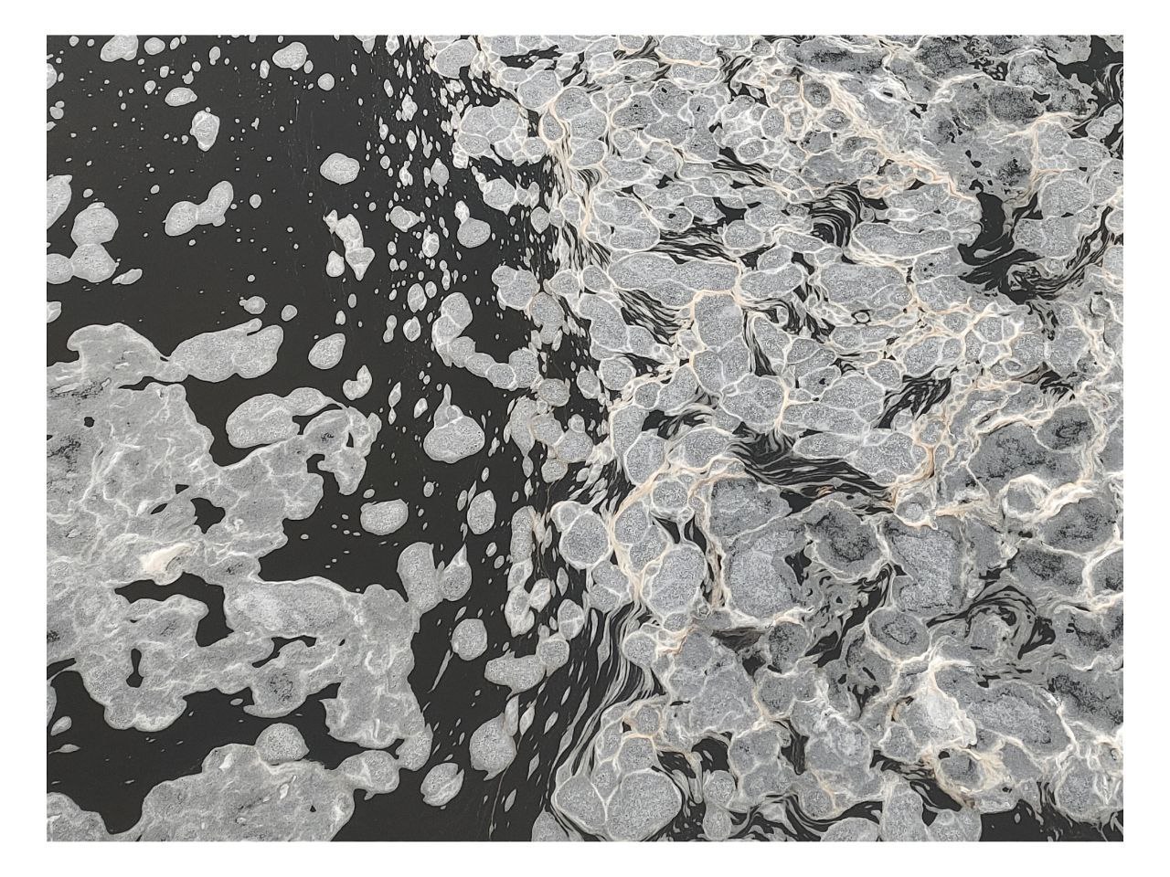 На Волге в Саратове заметили "пенные" льдины На Волге в Саратове заметили "пенные" льдины