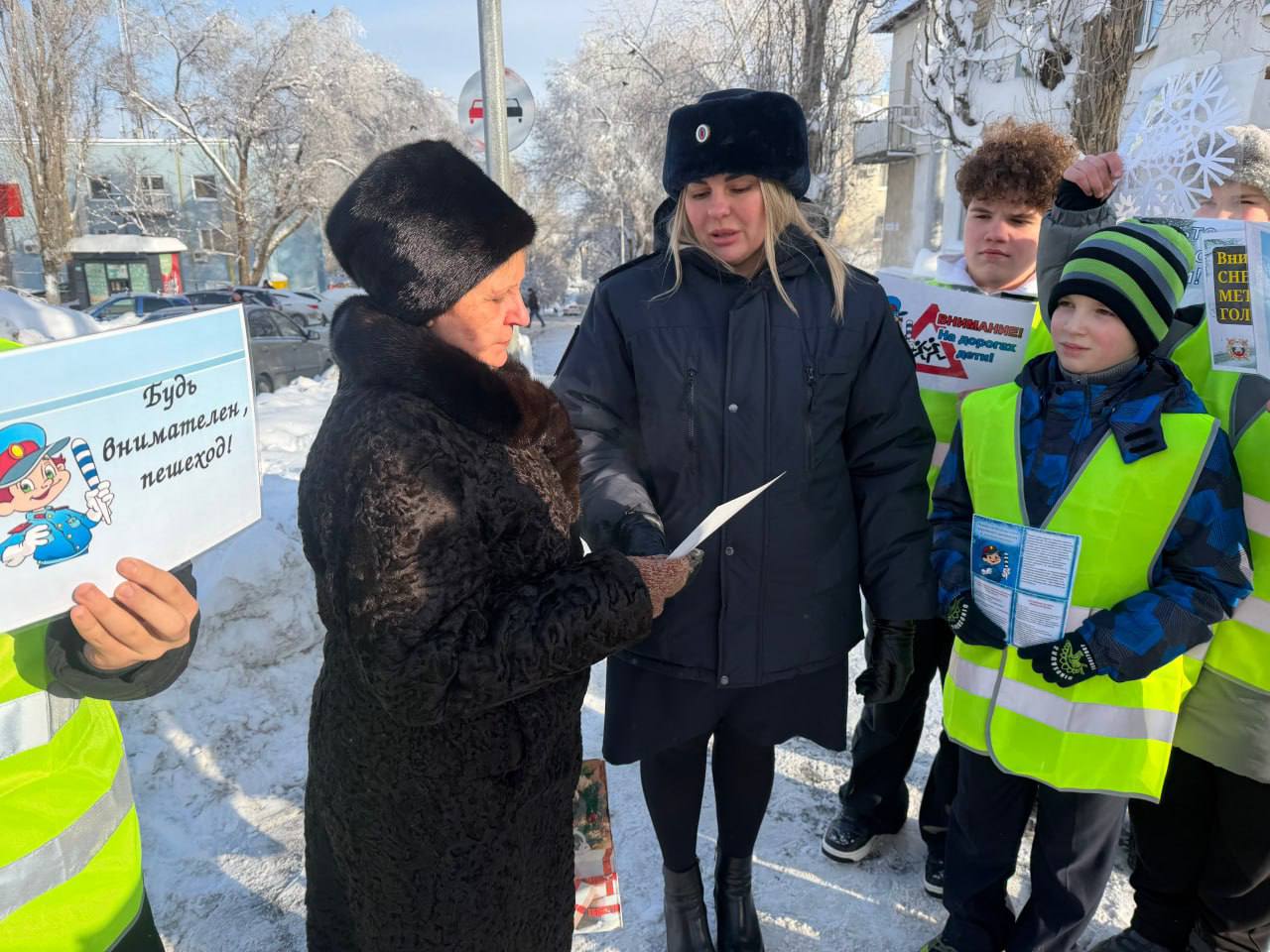 В Саратове рамках «Единой недели безопасности дорожного движения» госавтоинспекторы организовали и провели мероприятия для школьников В Саратове рамках «Единой недели безопасности дорожного движения» госавтоинспекторы организовали и провели мероприятия для школьников