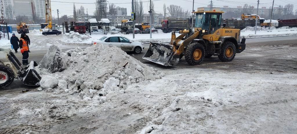 В снег и дождь дорожники продолжают работы на автотрассах области В снег и дождь дорожники продолжают работы на автотрассах области