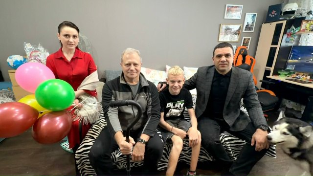 Балаковские боксёры навестили детей с ограниченными возможностями здоровья