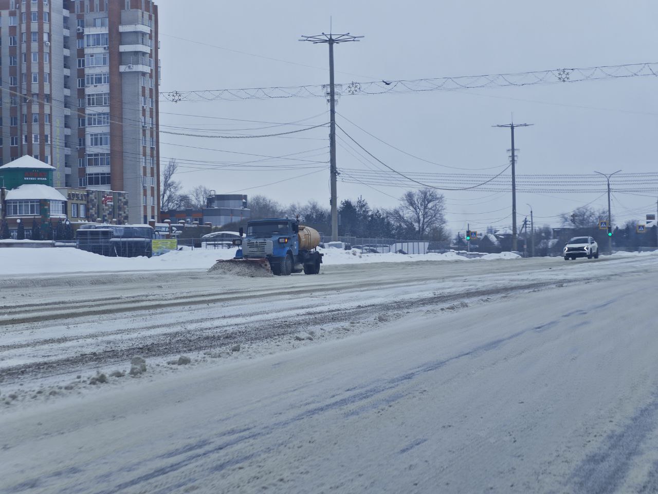 «Комбинат благоустройства» продолжает уборку снега в городе Балаково «Комбинат благоустройства» продолжает уборку снега в городе Балаково