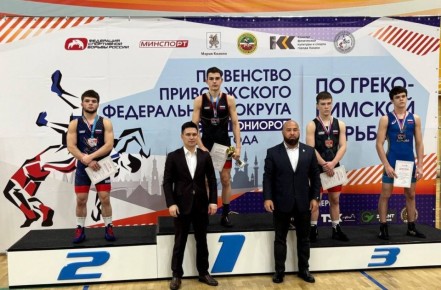 Победный триумф саратовских борцов в Казани