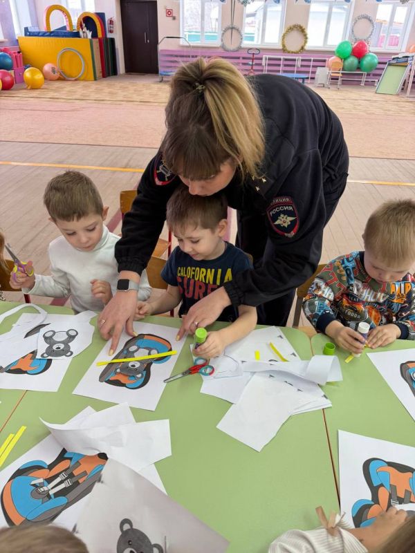 В Базарном Карабулаке сотрудники Госавтоинспекции провели профилактическое мероприятие в детском саду