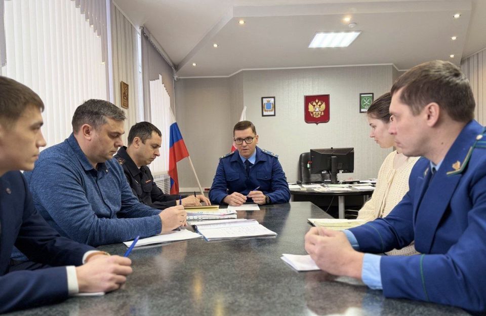 Ртищевский межрайонный прокурор Максим Барулин провел оперативное совещание с руководителями правоохранительных органов района