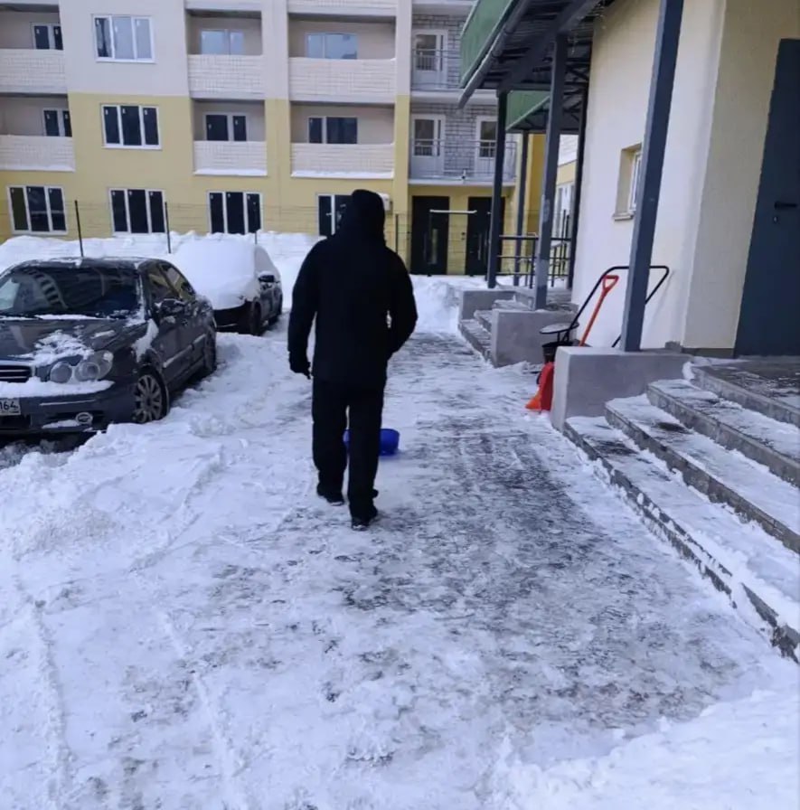 Специалисты управления эксплуатации жилищного фонда и муниципального жилищного контроля продолжают мониторинг очистки от снега территорий многоквартирных домов и своевременной уборки наледи с кровель Специалисты управления эксплуатации жилищного фонда и муниципального жилищного контроля продолжают мониторинг очистки от снега территорий многоквартирных домов и своевременной уборки наледи с кровель