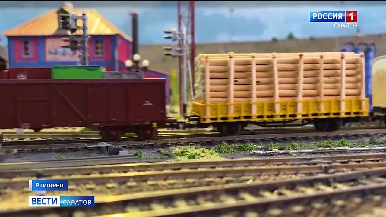 Железнодорожник из Ртищево создает дома макет транспортного узла