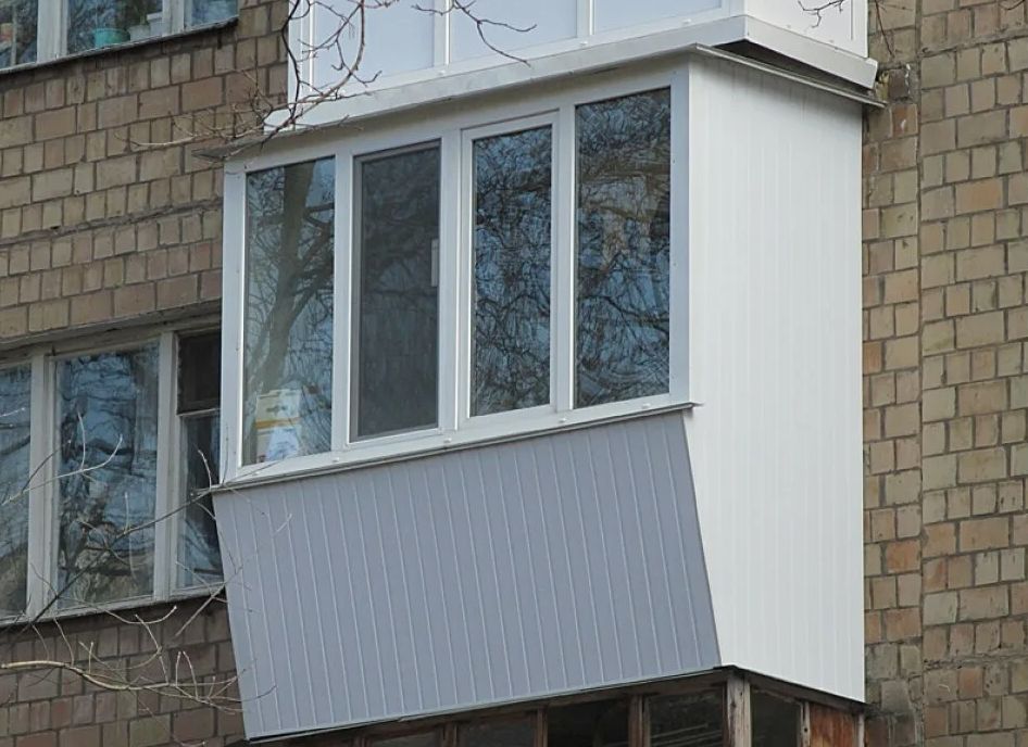 Как остекление балкона стало головной болью для владельцев квартир