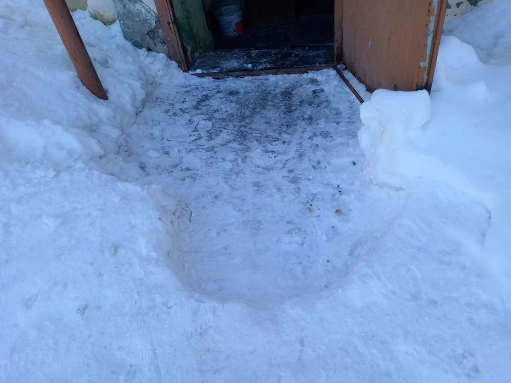 Специалисты управления эксплуатации жилищного фонда и муниципального жилищного контроля продолжают мониторинг очистки от снега территорий многоквартирных домов и своевременной уборки наледи с кровель Специалисты управления эксплуатации жилищного фонда и муниципального жилищного контроля продолжают мониторинг очистки от снега территорий многоквартирных домов и своевременной уборки наледи с кровель