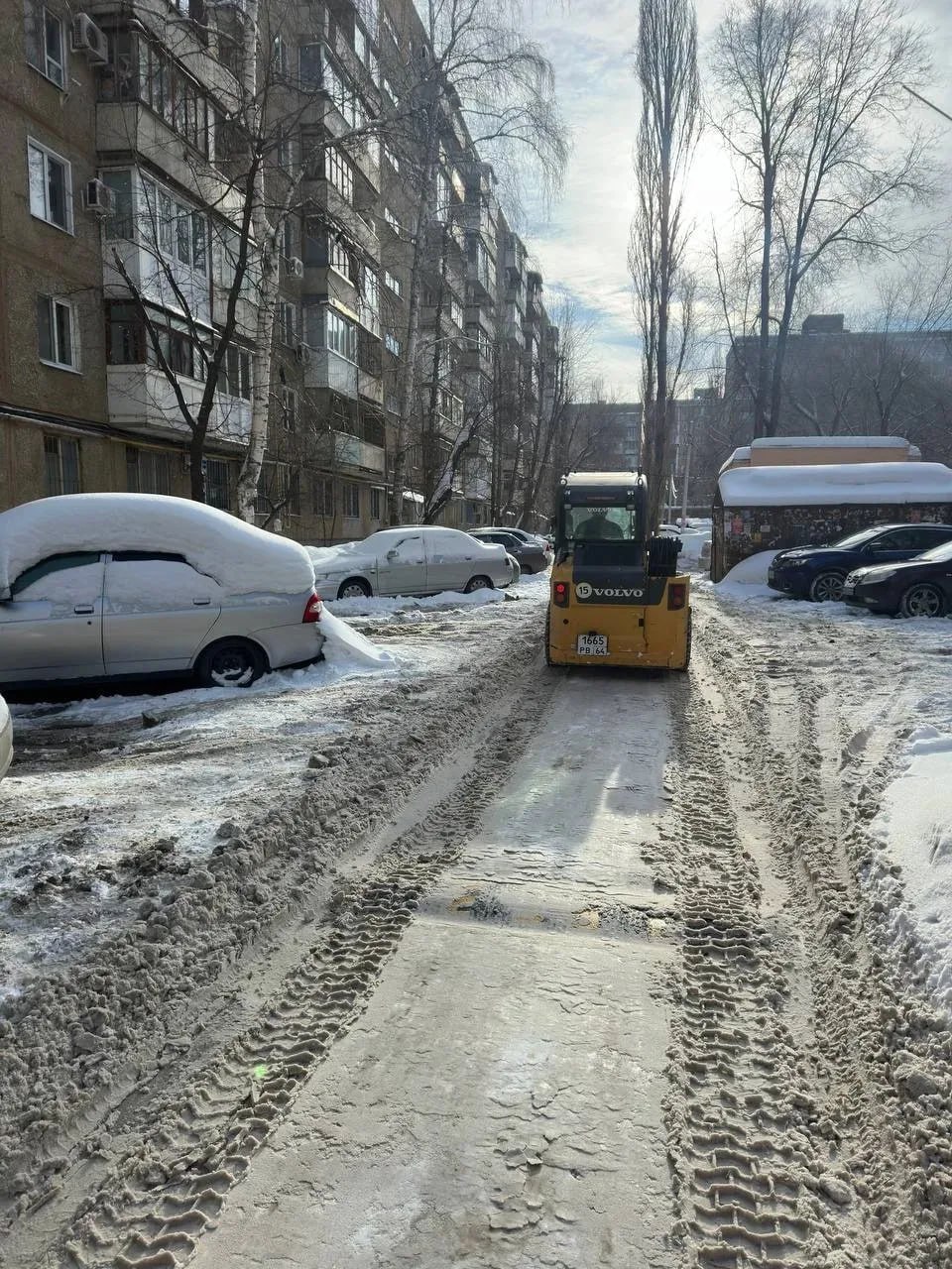 Специалисты управления эксплуатации жилищного фонда и муниципального жилищного контроля продолжают мониторинг очистки от снега территорий многоквартирных домов и своевременной уборки наледи с кровель Специалисты управления эксплуатации жилищного фонда и муниципального жилищного контроля продолжают мониторинг очистки от снега территорий многоквартирных домов и своевременной уборки наледи с кровель