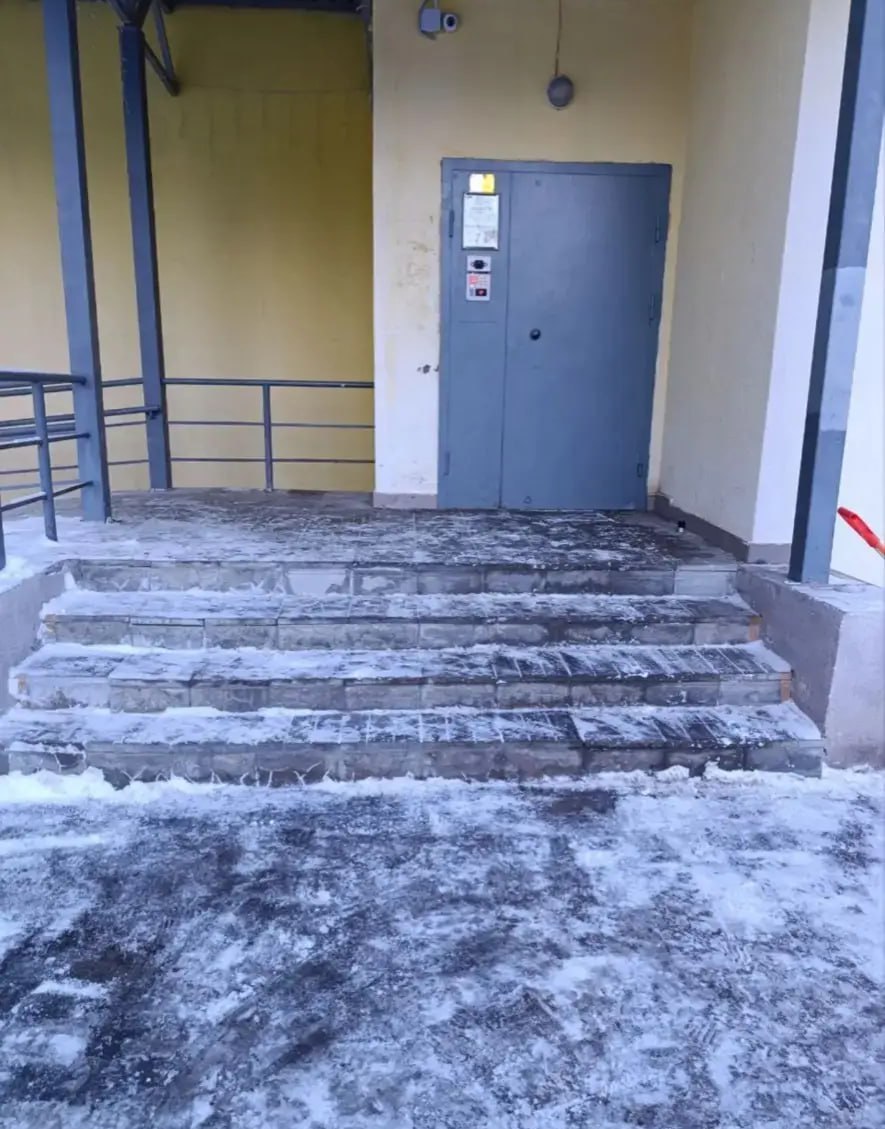 Специалисты управления эксплуатации жилищного фонда и муниципального жилищного контроля продолжают мониторинг очистки от снега территорий многоквартирных домов и своевременной уборки наледи с кровель Специалисты управления эксплуатации жилищного фонда и муниципального жилищного контроля продолжают мониторинг очистки от снега территорий многоквартирных домов и своевременной уборки наледи с кровель