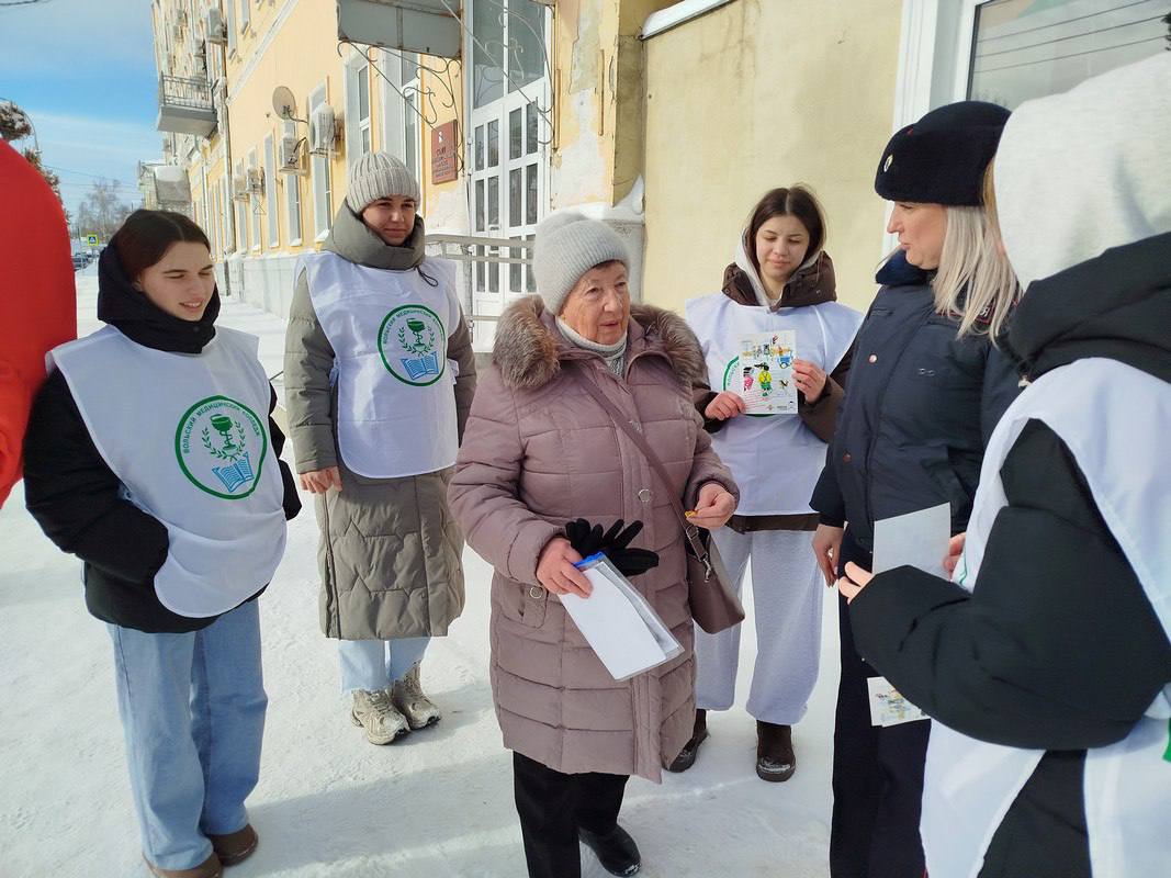 В Вольске сотрудники Госавтоинспекции совместно с общественниками провели акцию «Люби ПДД ради жизни» В Вольске сотрудники Госавтоинспекции совместно с общественниками провели акцию «Люби ПДД ради жизни»