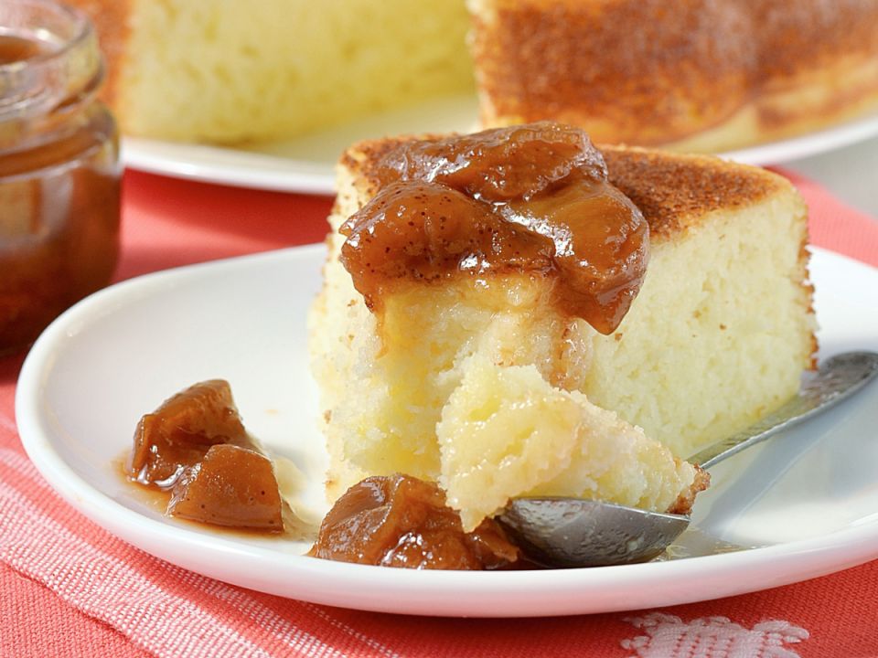 Нежный пирог с манкой и кефиром: простой и вкусный рецепт