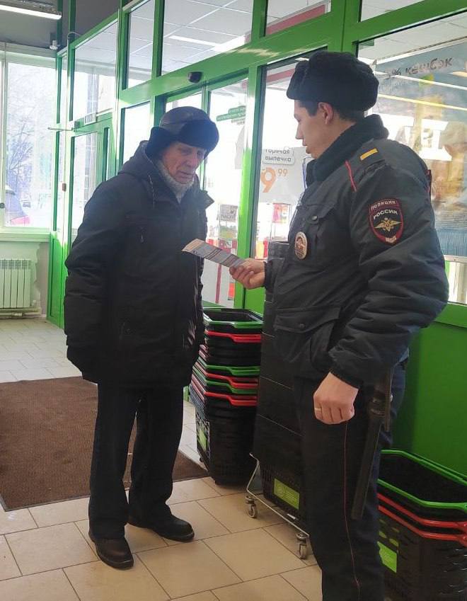 Полицейские продолжают информировать граждан, как противостоять мошенникам Полицейские продолжают информировать граждан, как противостоять мошенникам