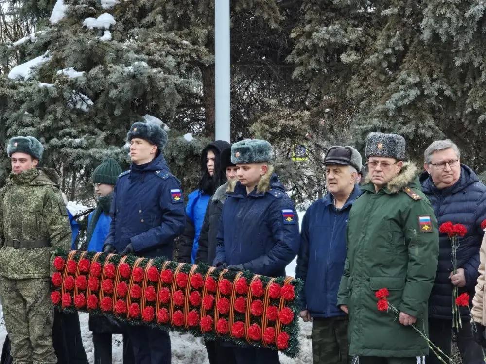 Принял участие в митинге, посвященном Дню памяти о россиянах, исполнявших служебный долг за пределами Отечества и 37-й годовщине вывода советских войск с территории Афганистана Принял участие в митинге, посвященном Дню памяти о россиянах, исполнявших служебный долг за пределами Отечества и 37-й годовщине вывода советских войск с территории Афганистана