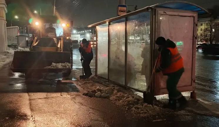 В городе продолжаются плановые работы по уборке снега и наледи В городе продолжаются плановые работы по уборке снега и наледи