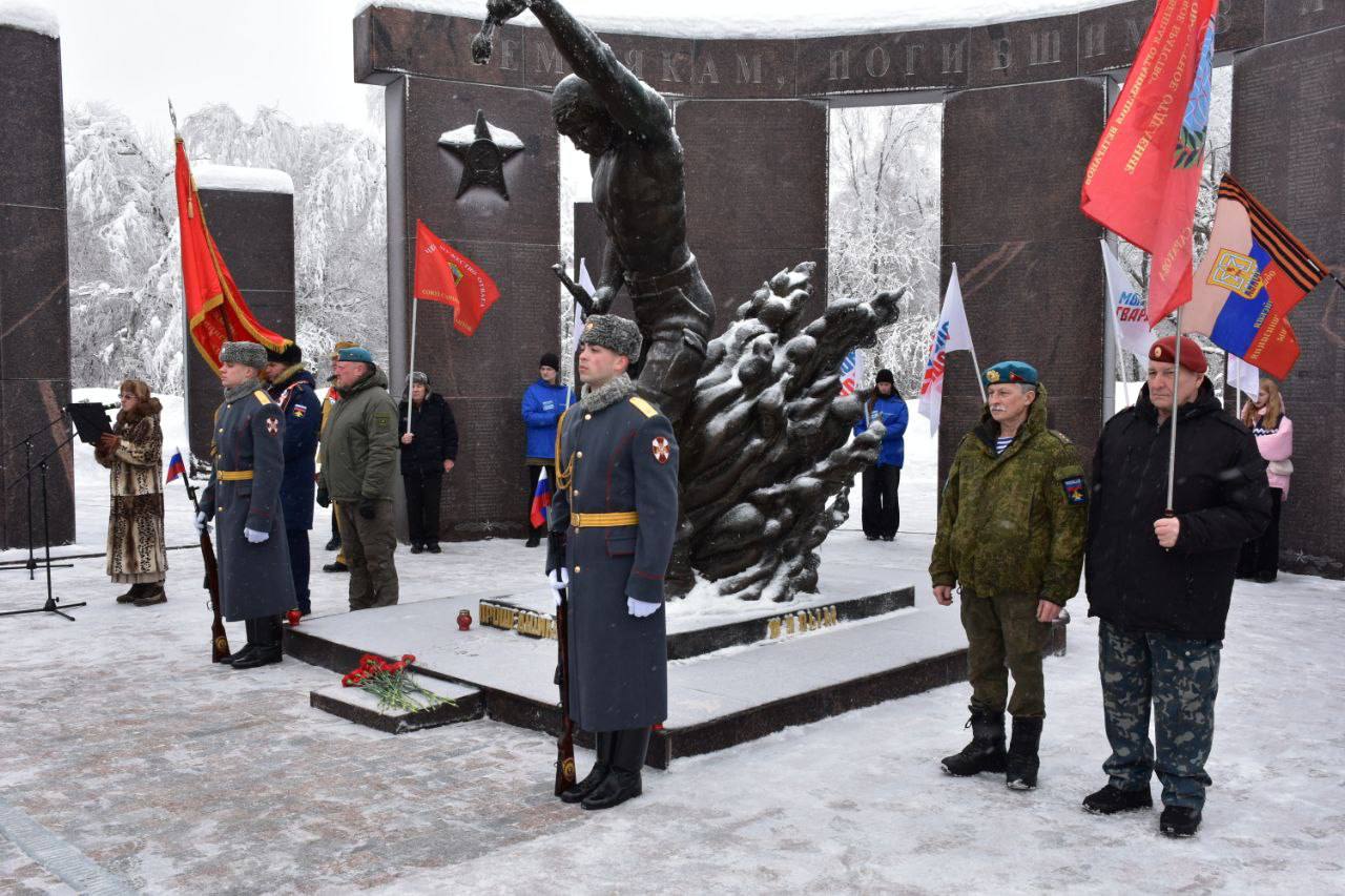 Жители Саратова отдали дань памяти россиянам, выполнявшим служебный долг за пределами страны