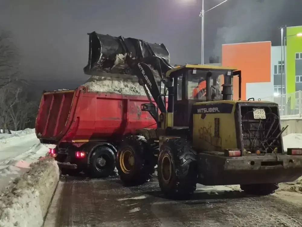 В городе продолжаются плановые работы по уборке снега и наледи В городе продолжаются плановые работы по уборке снега и наледи