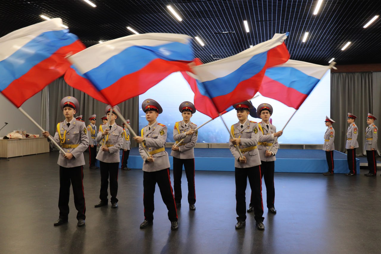 В Саратовской области впервые прошел областной кадетский бал В Саратовской области впервые прошел областной кадетский бал